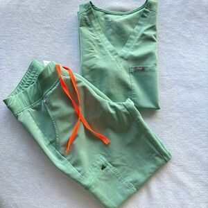 FIGS Jade Scrub Set with Orange Drawstring